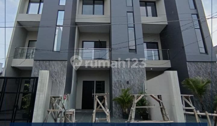 Dijual Cepat - Brand New House Siap Huni Lingkungan Nyaman & Bisa KPR Di Duri kepa, Jakarta Barat