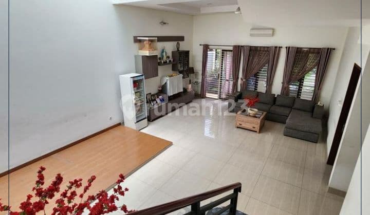 Dijual Cepat Dan Murah - Rumah Modern Posisi Hoek Full Furnished Lingkungan Nyaman Dan Sangat Strategis Bisa Kpr Di Greenville, Jakarta Barat