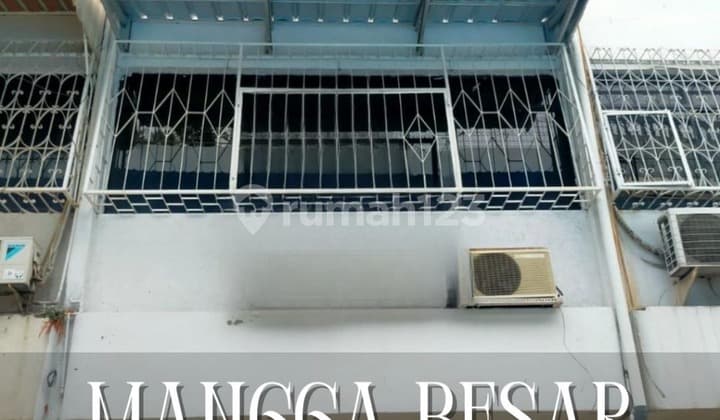 For Sale Quickly Ready-to-Use Shop House in a Very Strategic Location at Mangga Besar, West Jakarta