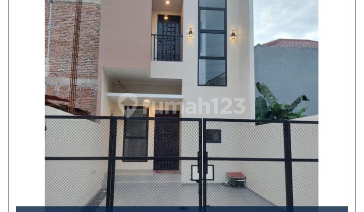 Dijual Murah - Rumah Bagus Siap Huni Sangat Strategis Dekat Sekolah Di Jakarta Barat