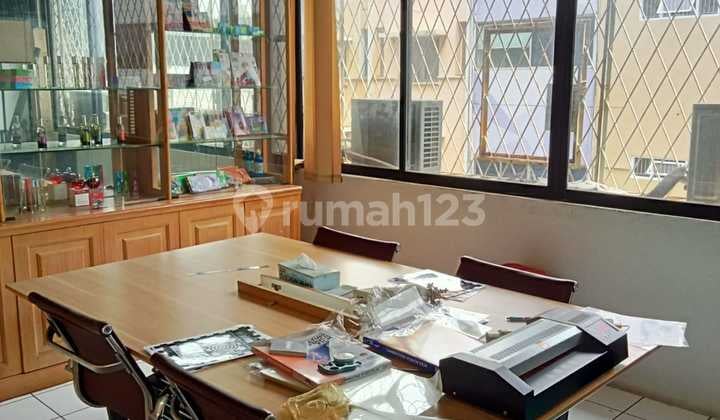 Dijual Cepat! Ruko Gandeng Strategis 4 Lantai di Batu Jajar