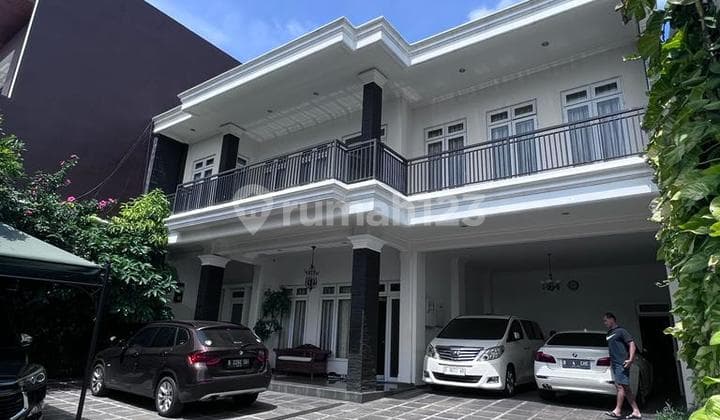American Classic House di Kemang – Strategis, Tenang & Akses Mudah