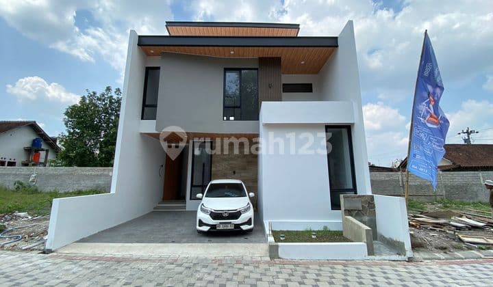 Rumah Mewah 2 Lantai di Ngaglik Sleman Carpot Luas 4 Menit Dari Jl Kaliurang KM 12