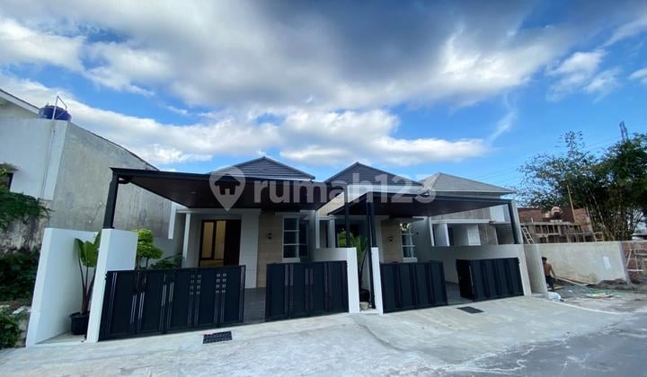 Promo Spesial Hari Raya! Rumah Siap Huni Ruangan Lega Carport Luas Cocok untuk Keluarga Besar