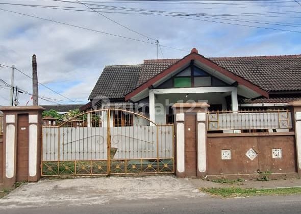 Exclusive Residence with Spacious Land, Furniture Bonus, Negotiable Price