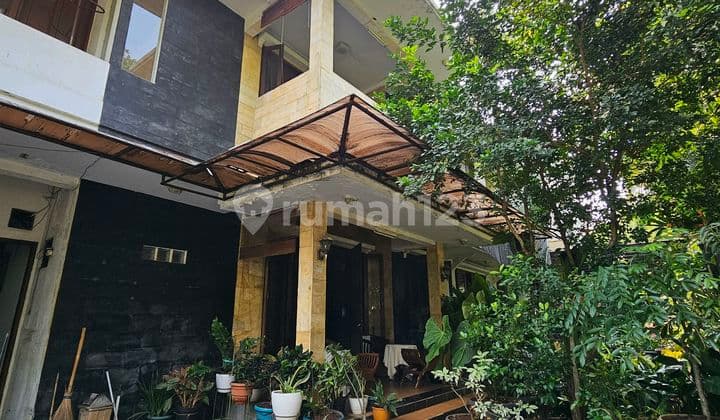 Old House View Garden in the Area Near Pati Unus Kebayoran Baru