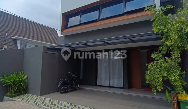 Rumah Minimalis 3 Lantai dan Baru di Veteran, Jakarta Selatan