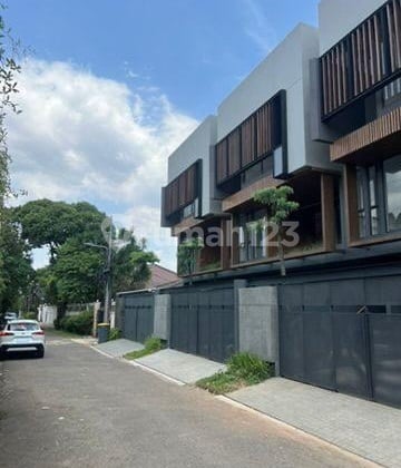 Rumah Baru Dsewa di Kemang, Jakarta Selatan