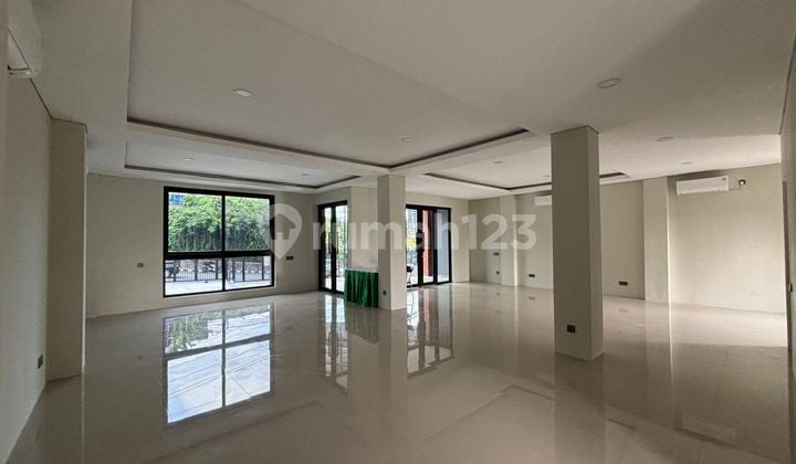 Ruang usaha tengah kota Semarang strategis siap pakai cocok untuk kuliner resto cafe bakery billiard klinik dekat pintu tol dekat Akpol dekat mall disewakan di Wahidin Candisari Semarang atas