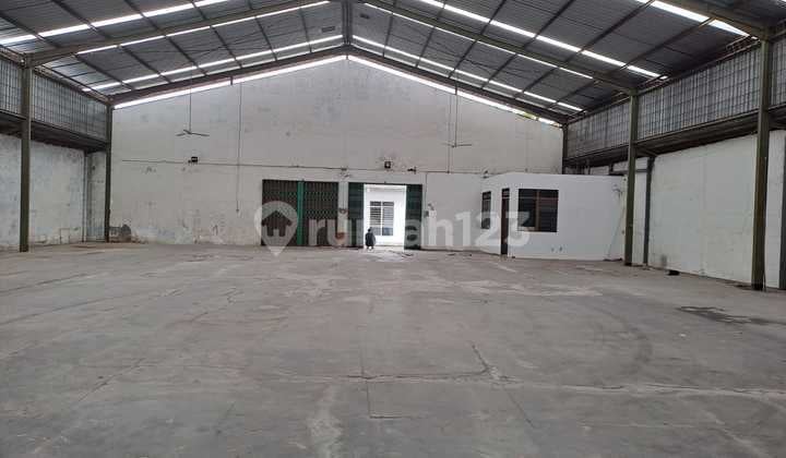 Strategic Warehouse in the Center of Semarang City, Container Accessible, Near Toll Road, Near Kic Gatsu, Near Airport, For Rent in Suratmo, West Semarang.