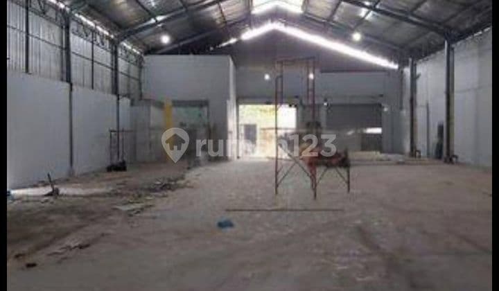 Gudang siap pakai di Jenderal Sudirman Semarang barat