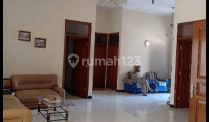 Rumah tengah kota Semarang siap pakai dekat kampus Undip dekat pintu tol disewakan di graha estetika tembalang semarang selatan