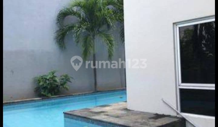 Rumah bagus modern minimalis tengah kota Semarang ada kolam renang siap huni dekat sekolah semesta dekat kampus Undip dekat tol dijual di bukit sari semarang atas