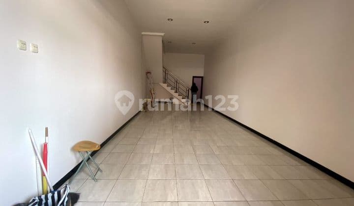 Ruko strategis ramai tengah kota Semarang dekat kampus Undip dekat pintu tol disewakan di jl raya Jati raya Banyumanik Semarang selatan