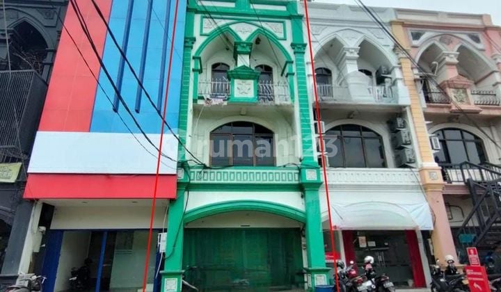Ruko tengah kota Semarang ramai strategis di pusat kota dekat bandara pelabuhan dekat pintu tol dekat kalibanteng dekat RS disewakan di Siliwangi Semarang barat