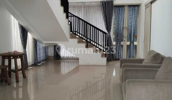 Rumah Minimalis Modern Tengah Kota Semarang Kawasan Elit Siap Pakai Dekat Tol Jatingaleh Dekat Sekolah Internasional Dekat Akpol Disewakan di Graha Candi Golf Jangli Candisari Semarang Atas