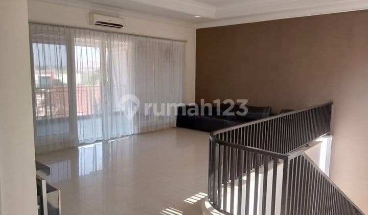 Minimalist House in the Center of Semarang, Elite Area, Ready to Use, Near Jatingaleh Toll Road, Close to International School, Near Akpol, For Sale in Graha Candi Golf, Jangli, Candisari, Upper Semarang.