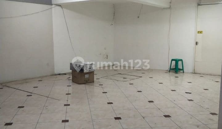 Ruko tengah kota Semarang ramai pusat kota dekat simpang lima dekat Mataram dekat kampung kali cocok untuk toko kuliner kantor gudang disewakan di jalan raya Kartini Semarang tengah