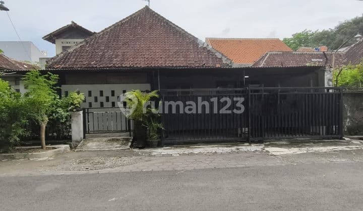 Tanah bonus rumah lama tengah kota Semarang cocok untuk rumah kos dekat kampus Upgris dekat sekolah di pusat kota dekat pintu tol dijual di Halmahera Semarang tengah
