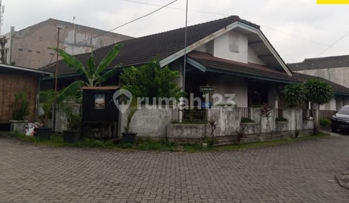 Dijual Tanah Bonus Rumah Klasik Di Condongcatur Depaok Sleman
