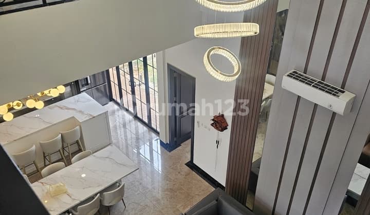 Turun Harga Rumah Bagus Sekali Bangun Mandiri Brand New Mewah Full Furnish Furnished 2 Lantai di Sektor 1A Gading Serpong