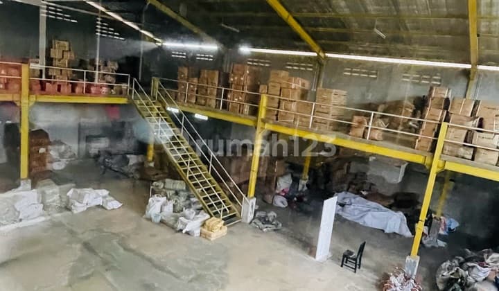 Gudang Rapi Parkir Luas Ada Kantor Siap Pakai 900M2 di Hasyim Ashari Cipondoh Tangerang Dekat Green Lake