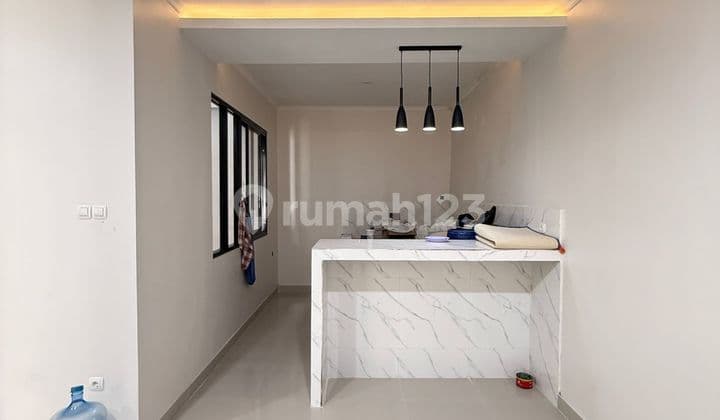 New House Near Boulevard Gading Serpong 2 Floors 9X18 4+1 Bedrooms Southwest Facing SHM in Gading Serpong Sector
