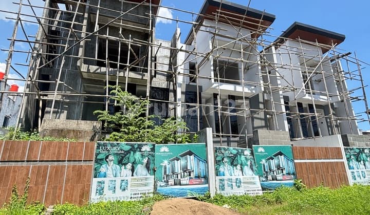 3-Storey House Pettarani Makassar Near Main Road