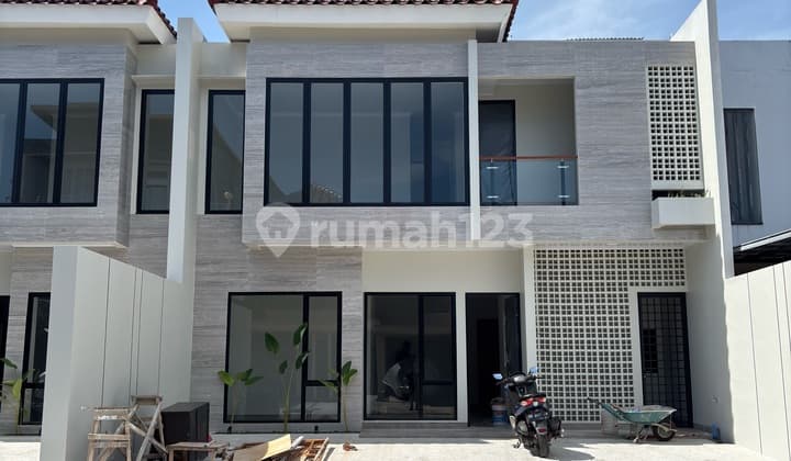 Rumah Mewah 2 Lantai di Andi Djemma Makassar Samping Four Points