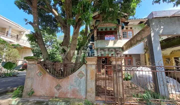 Cheap corner house for sale with full land in Pamulang, South Tangerang.