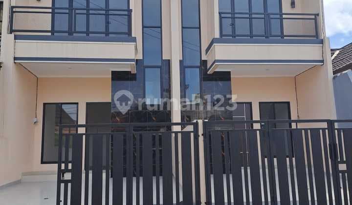 For sale quickly, 2-story house ready to occupy, Villa Melati Mas, strategic location, freehold certificate.