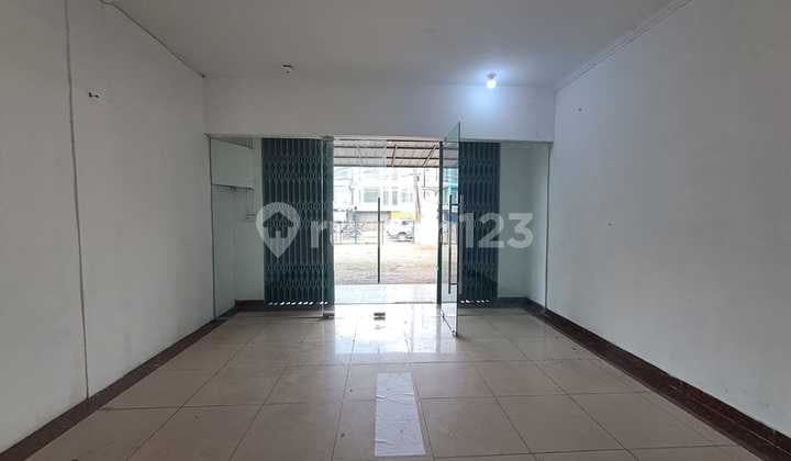 Ruko Gandeng 3 Bagus Siap Huni Lokasi Strategis Pinggir Jalan