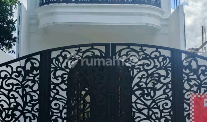 Rumah Baru American Classic Modern Dalam Kompleks SHM di Joglo