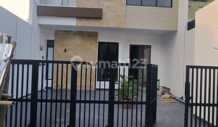 Brand New Rumah Bagus Dalam Kompleks di Meruya