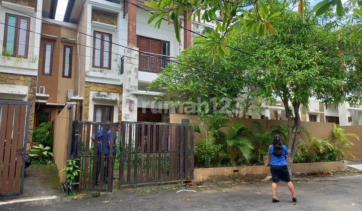 Dijual Rumah 2 Lantai di Kawasan Perumahan One Gate System Taman Giri Nusadua