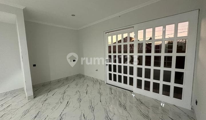 Dijual rumah 2 Lantai model american style di jalan Gunung Salak Badung dekat Sekolah Internasional.