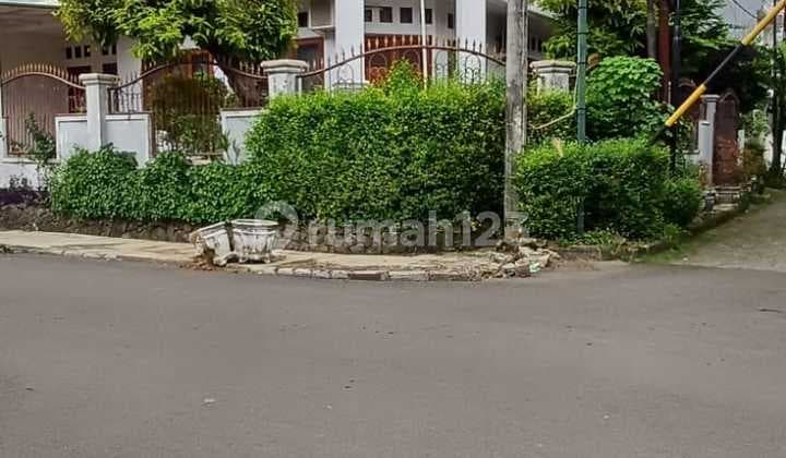 Good 2-Story Hook House in Strategic Location, Bintaro Jaya Sector 3