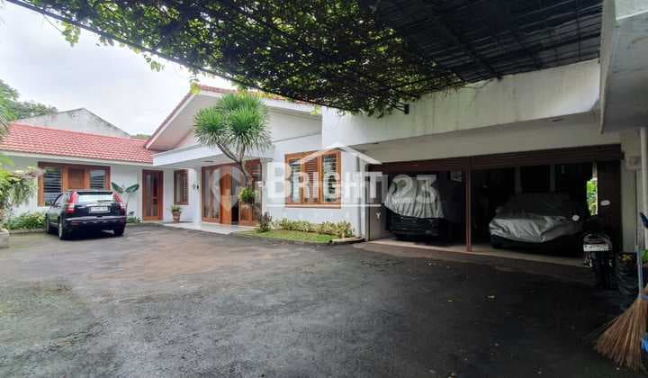Rumah Bagus Luas Asri dengan Private Pool di Kemang Jakarta Selatan