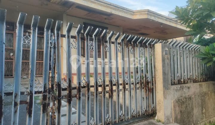 Dijual Rumah Hitung Tanah di Permata Hijau