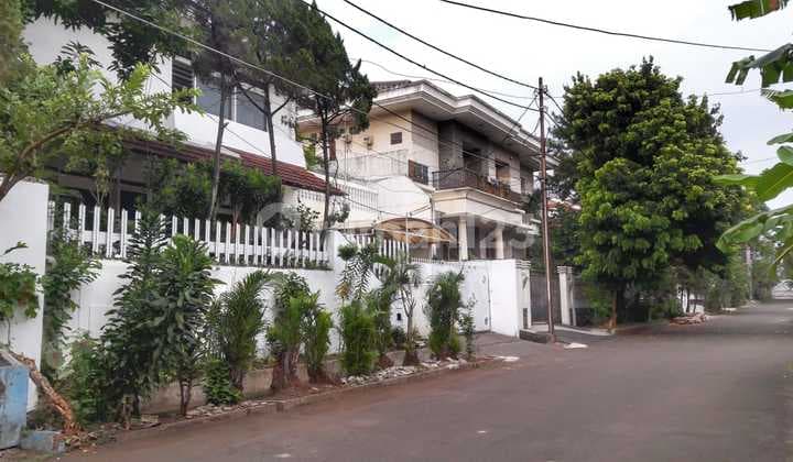 Dijual Rumah Murah Hitung Tanah di Simprug
