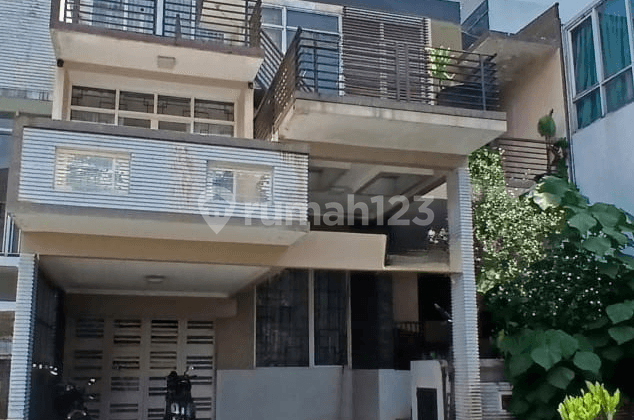 Disewakan Rumah Nyaman & Terawat, Siap Ditempati di Kebayoran Residence