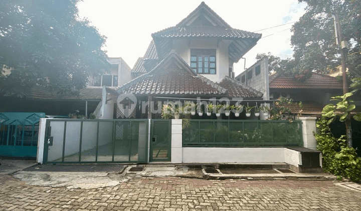 Well-Maintained Strategic House in Rempoa Tangsel