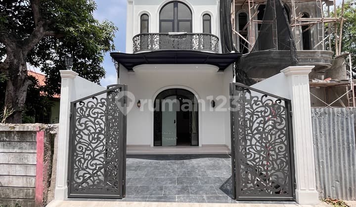 Dijual Rumah Baru Cantik American Classic di Joglo Jakarta Barat