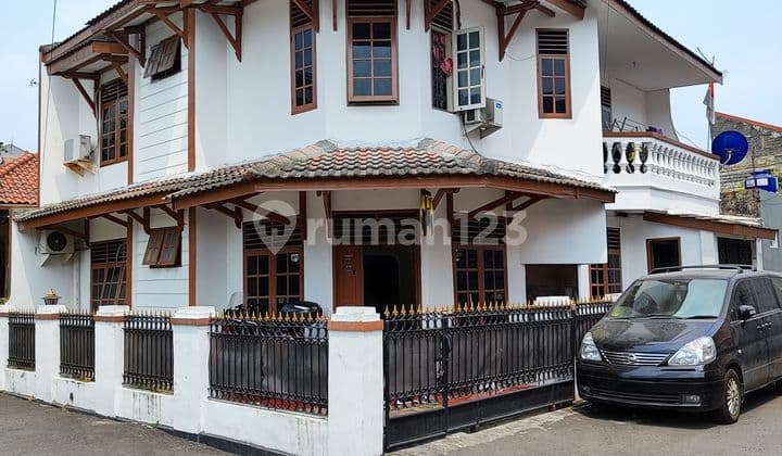 Rumah Hook Murah Bagus Dalam Komplek di Jatiwaringin Asri Bekasi