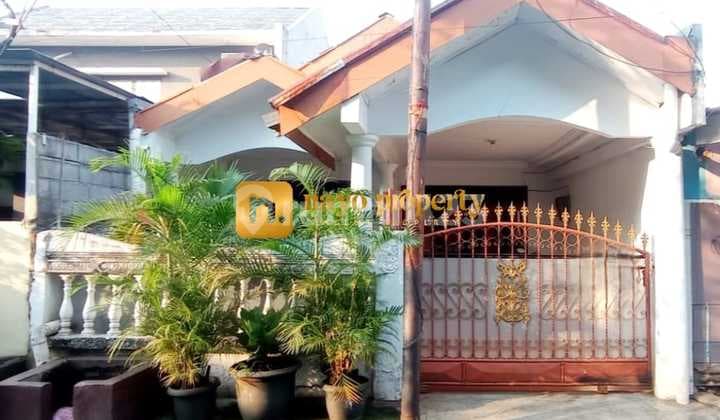 Nice House, Strategic Location Near Kasablanka Mall in Tebet.