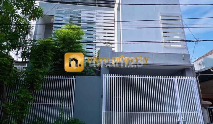 Rumah Bagus Furnished Dalam Komplek Strategis Di Wiyung Surabaya