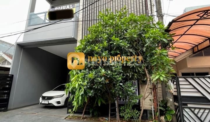 Nice 3-Story House in a Strategic Complex in Cengkareng, West Jakarta
