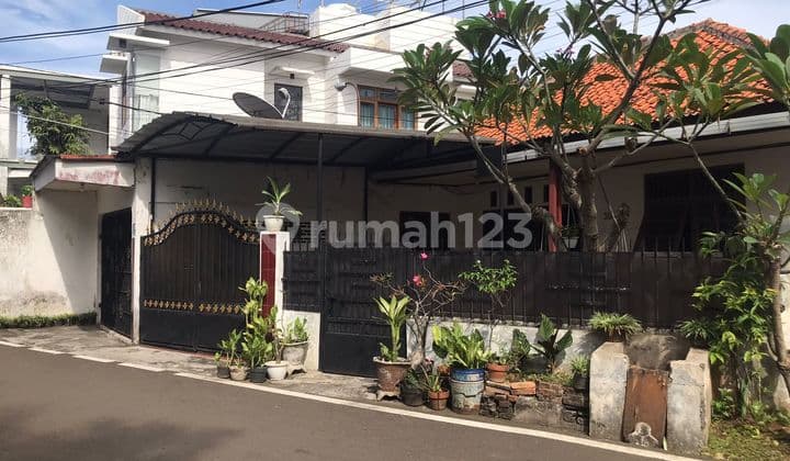 Rumah Hoek Ampera Kemang, Hitung Tanah, Lokasi Strategis