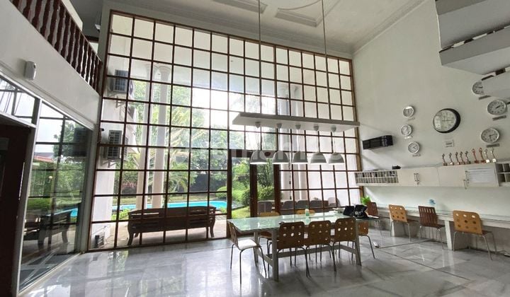 Disewa Bangunan Eks Resto dengan Pool Strategis di Kemang