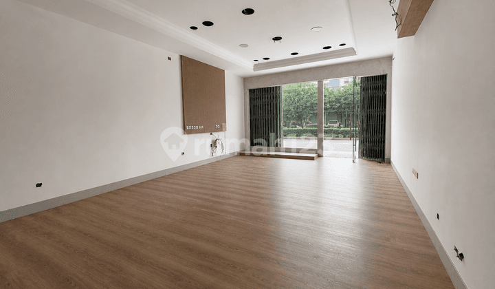 Rent a Strategic 2-Story Shop House in Kemang, Prime Busy Area, Ready for Profit